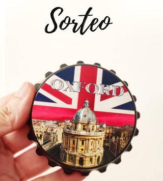 Sorteo un clásico imán de nevera que os traje de #Oxford con la cámara Radcliffe grabada 💙 Tiene una original forma de tapón y también sirve para abrir botellas 🍺 . . Para participar tan solo tenéis que seguir a esta cuenta @britaniaforyou, dar like a esta foto y mencionar almenos a un amigo al que también le apasione UK. Cuantas más menciones, más posibilidades de ganar 🎉 . . Opcionalmente podéis compartir este post en las stories. El sorteo estará activo tanto aquí como en Twitter hasta el martes 14 a las 11.00 de la mañana hora española. Mucha suerte! 🍀 . . #visitoxford #oxfordcity #radcliffecamera #sorteo #giveaway #lovegreatbritain #thisisbritain #loveoxford #travelinspiration ldings #inglaterra #reinounido🇬🇧 #visitengland #españolesenuk #ukblogger #travelblogger #blogdeviajes #blogdecultura #blogdehistoria #viajandoando #viajerosafull #traveluk #oxfordstreetstyle #oxfordshire #oxford_uk #igersoxford #igersuk #mytravelgram #oxfordcitycentre #oxfordstyle . . @lalocadelondres @grace_mclennon @lacuriosidadllevamochila @arquiviajera @lamismacantinelablogdeviajes @lospobrestambienviajamos @1_mundoinfinito